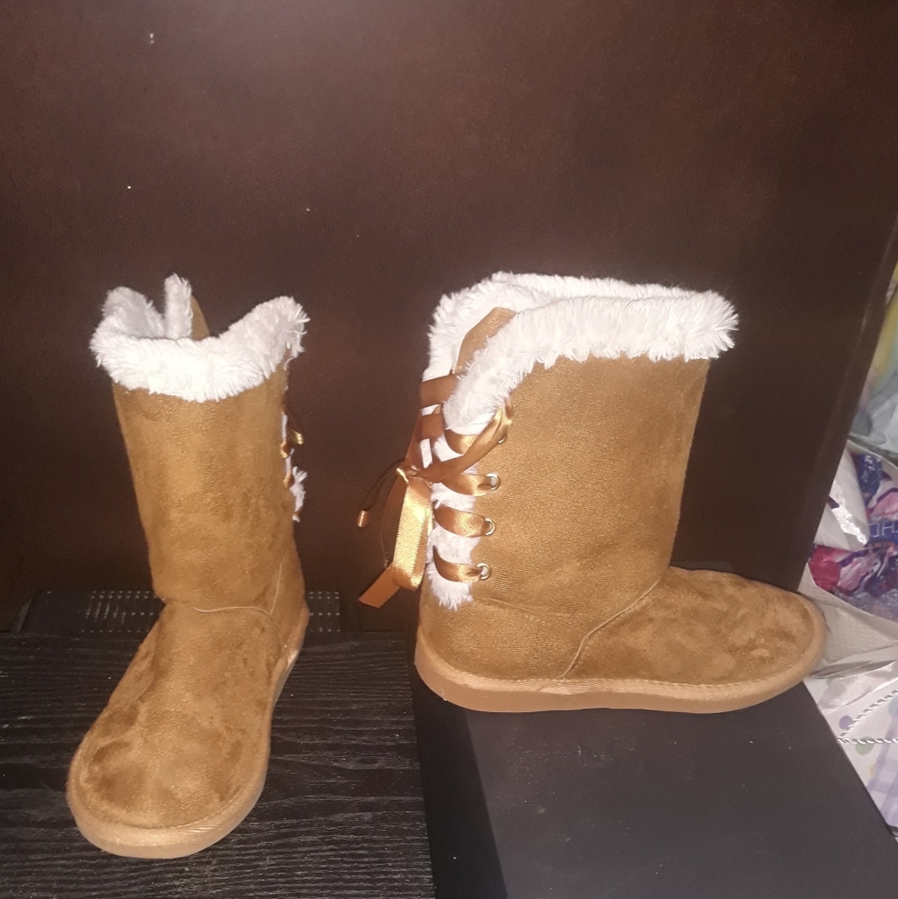 Rampage Girl fuzzy boots - Size 2M